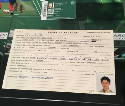 La ficha de un joven Cristiano Ronaldo en el museo del Sporting.