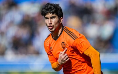 Carlos Soler celebra un gol esta temporada.