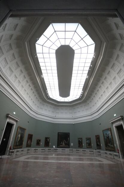 Sala 12 del museo, donde se exponen 'Las meninas' flaqueadas de otras obras de Velázquez.