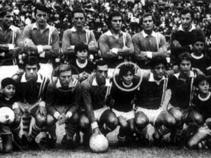 Pekerman y Maradona (abajo, entre círculos), en una fotografía retrospectiva.