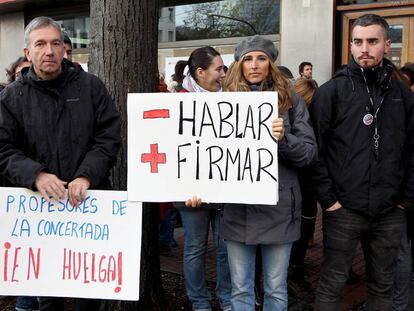 Profesores de la red concertada protestan este martes en Bilbao.