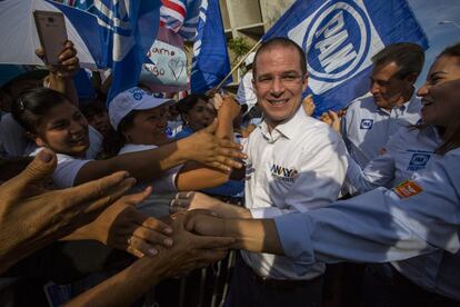 Ricardo Anaya a su arribo al recinto de la feria de León. 
