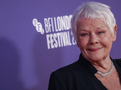 Judi Dench posa a su llegada al estreno de la película 'Allelujah' durante el Festival de Cine de Londres 2022, el 9 de octubre de 2022.