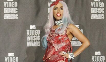 Lady Gaga, con el famoso vestido de carne que lució en losMTV Video Music Awards de 2010.