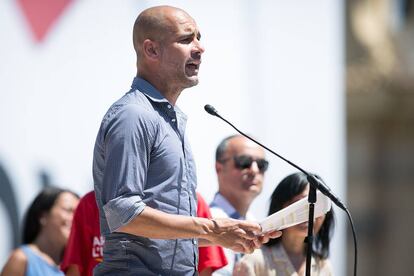 Pep Guardiola gives his speech on Sunday.