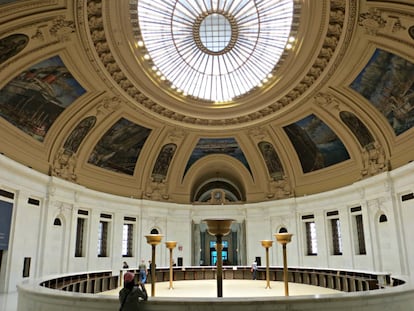 Pese a ocupar un grandioso edificio estilo modernista en Lower Manhattan esta filial del Smithsonian pasa a menudo desapercibida entre los grandes museos de Nueva York. Sin embargo, las colecciones del National Museum of the American Indian (nmai.si.edu) incluyen impresionante arte decorativo, tejidos y objetos ceremoniales que documentan las diversas culturas nativas de América. La buena noticia: es gratis. Conviene consultar el calendario de espectáculos de música y baile, demostraciones de artesanía, películas y talleres.