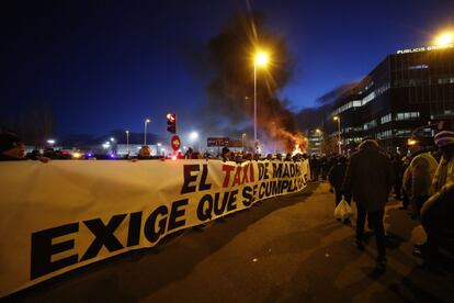 La Confederación Empresarial de Madrid (CEIM) ha pedido este miércoles posponer "de forma inmediata" la huelga de taxistas hasta el final de la feria internacional de turismo, ya que consideran que, de lo contrario, las consecuencias serán "devastadoras para la economía" de la región.