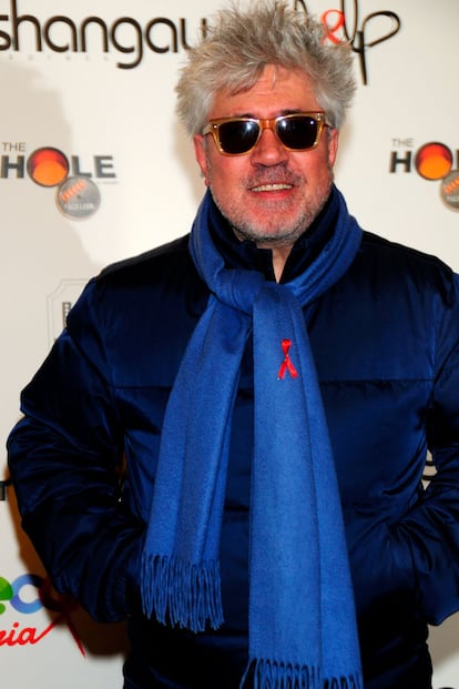 En España también nos movemos contra el virus. Hace poco, Pedro Almodóvar participó en la gala a favor de la fundación Apoyo Positivo.