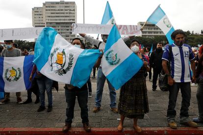 Manifestantes frente al edificio del Congreso en Ciudad de Guatemala, el pasado 22 de noviembre.