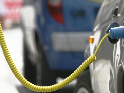 Daimler, BMW, Ford y VW crearán una red europea de electrolineras