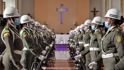 Ceremonia por todos los policías asesinados en lo que va de este año en Colombia