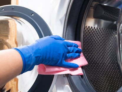 Compartimos una serie de trucos y productos para dejar el interior de la lavadora impoluto.