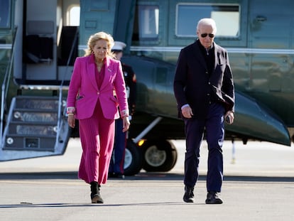 El presidente de Estados Unidos, Joe Biden y su esposa, Jill Biden, llegaban este 3 de febrero de 2024 al aeropuerto internacional de Filadelfia.