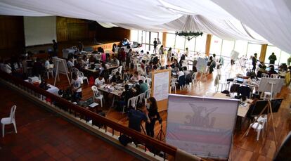 Los participantes de LABICxLaPaz trabajan en el Club Clombia de Pasto (Nariño).
