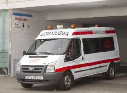 Una ambulancia en Barcelona. EFE/Archivo