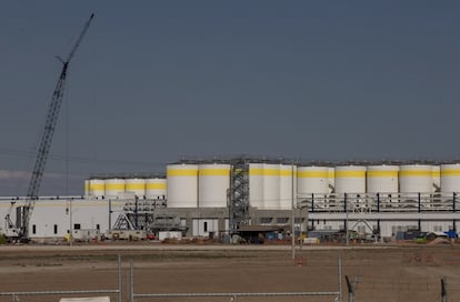 Obras de construcción de la planta cervecera de Constellation Brands en Mexicali, en marzo 2020.