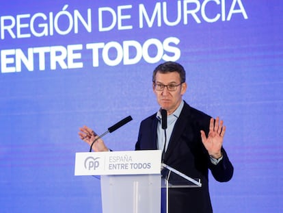 El presidente del Partido Popular, Alberto Núñez Feijóo, en el acto de presentación del candidato del PP a la alcaldía de Alcantarilla (Murcia), este viernes.