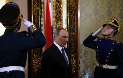 Russian President Vladimir Putin, center, walks to meet Morocco's King Mohammed VI in the Kremlin in Moscow, Russia, Tuesday, March 15, 2016. Moroccan King Mohammed VI is on an official visit in Russia. (Maxim Shipenkov/Pool photo via AP)