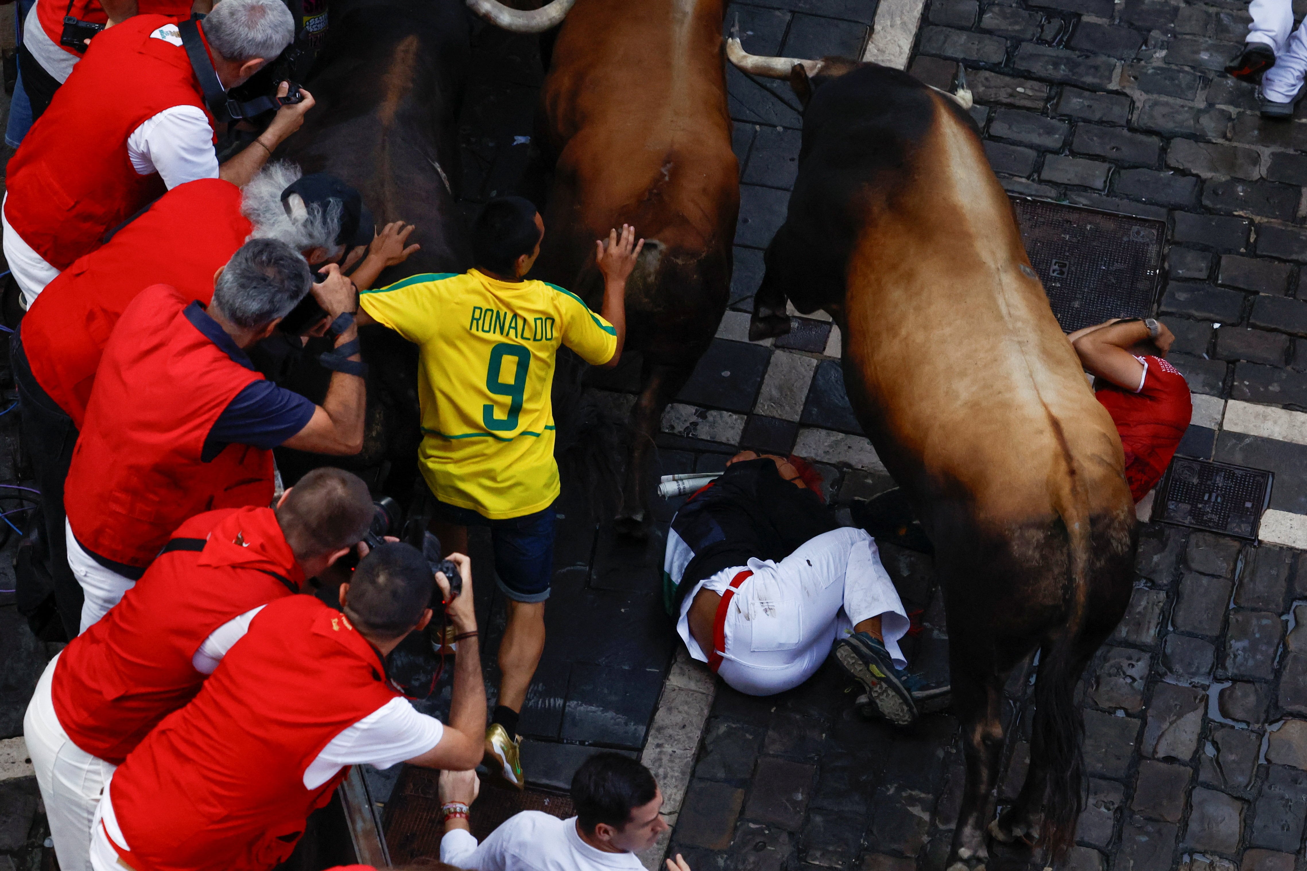 Sexto encierro de San Fermín 2026, en directo | Un herido por cornada y ocho por contusiones en un rápido encierro de la Palmosilla