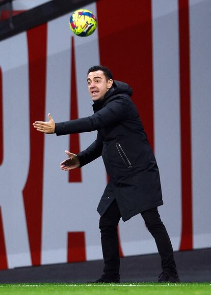 Xavi Hernández durante el partido entre el Atlético de Madrid y el Barcelona en el Metropolitano, el pasado domingo.