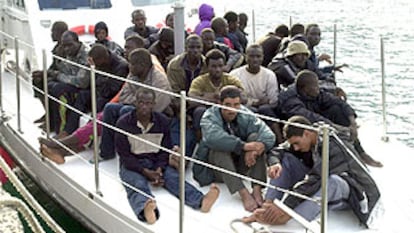 Detenidos 212 inmigrantes en Andalucía y Canarias en las últimas horas