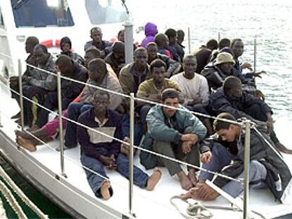 Detenidos 212 inmigrantes en Andalucía y Canarias en las últimas horas