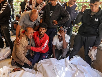 KHAN YUNIS, GAZA - JUNE 3: (EDITORS NOTE: Image depicts death) Relatives and loved ones of Palestinians, who lost their lives after Israeli forces opened fire on a crowd gathered at an aid distribution point in the Al-Alam area of Rafah, mourn for their deceased ones at Nasser Medical Complex during their funeral procedures in Khan Yunis, Gaza on June 3, 2025. (Photo by Abed Rahim Khatib/Anadolu via Getty Images)