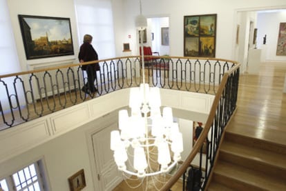 Escalera de la Casa-Museo Fuente del Rey, en Aravaca, dedicada al arte modernista catalán.