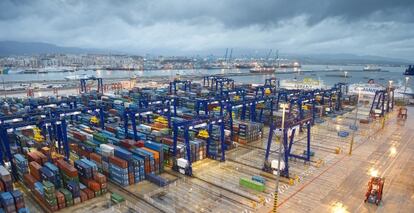 Terminal de contenedores en Algeciras (C&aacute;diz). 