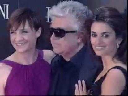 El preestreno de 'Los abrazos rotos', última película de Almodóvar, colapsa la calle Fuencarral de Madrid