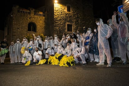 Al finalizar definitivamente las acciones en los lugares predeterminados, se toma una fotografía de todos los intervinientes junto al botín obtenido y eliminado de las calles.