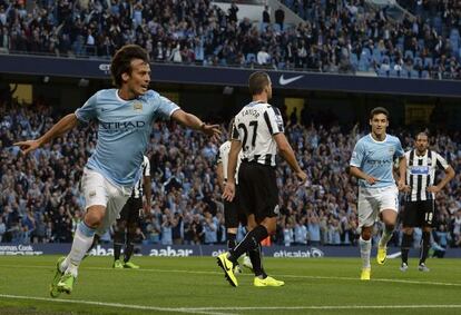 Silva celebra su gol ante la mirada de Navas