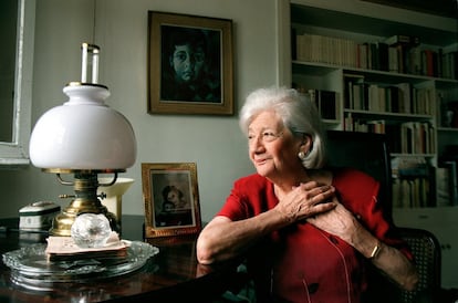 23 de junio de 2000. Ana María Matute, escritora, entrevistada en su casa de Barcelona.