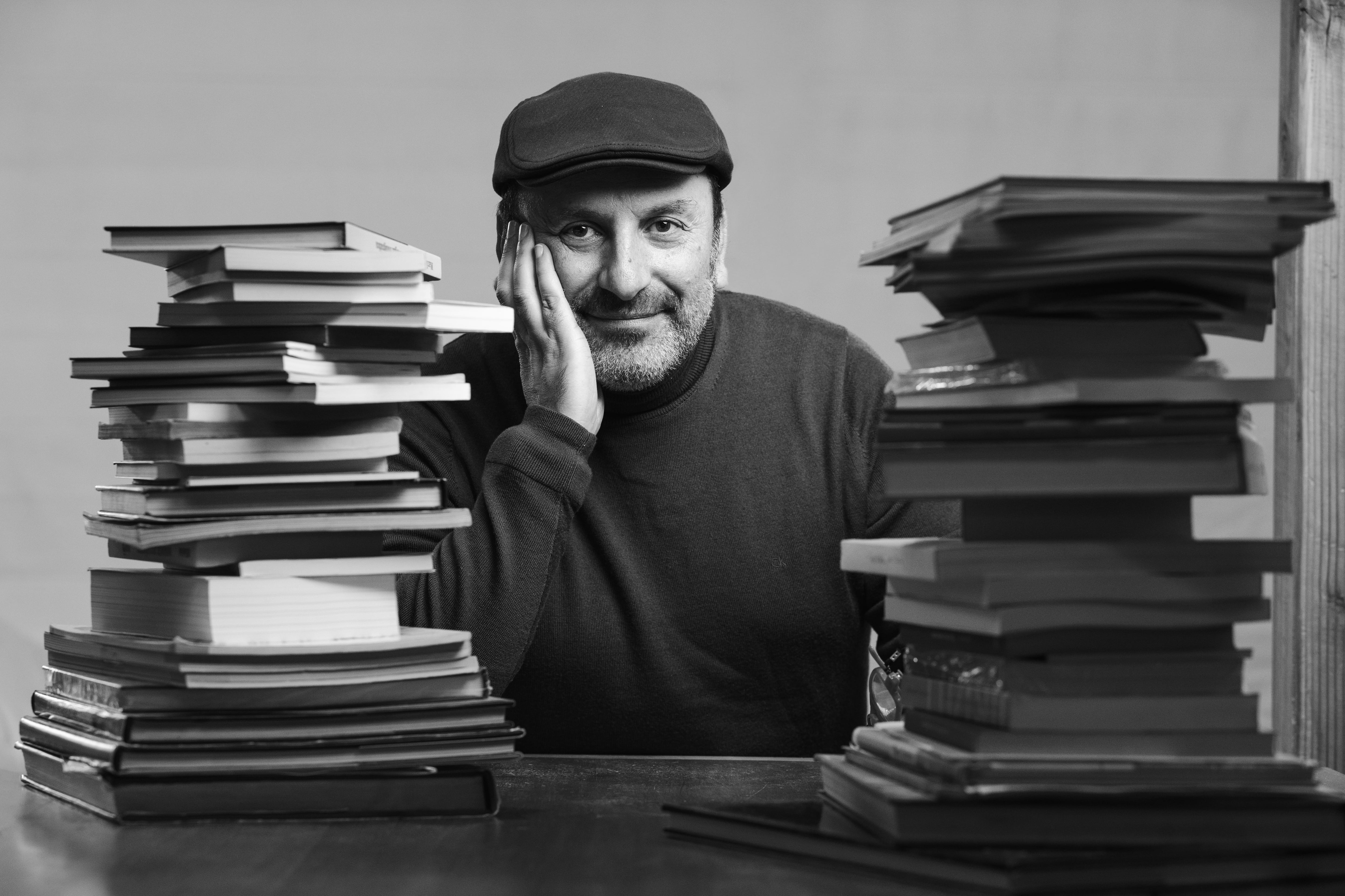 Yanko González: “De Hitler a Pinochet, los dictadores han sentido una debilidad por la comedia erótica”