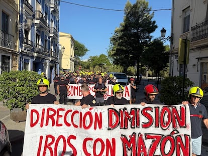 La plantilla del Consorcio Provincial de Bomberos de Valencia vuele a las calles este lunes para denunciar la "precariedad" y "dejadez" en el servicio.