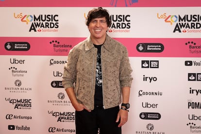 El presentador Dani Moreno, en la alfombra roja de la cena de nominados de Los 40 Music Awards celebrada en el museo marítimo.