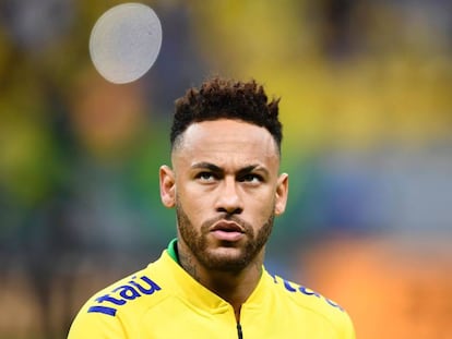 Neymar durante aquecimento do amistoso contra o Catar.