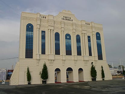 Portada del recinto ferial de Huelva.