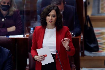 La presidenta de la Comunidad de Madrid Isabel Díaz Ayuso, durante el pleno de la Asamblea de Madrid este jueves.
