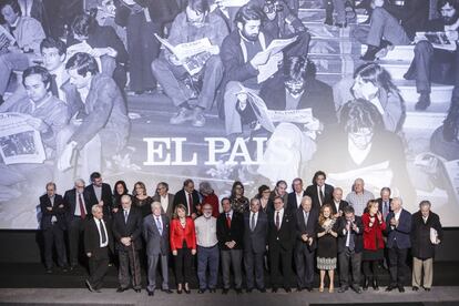 Foto de familia de los participantes en el documental.