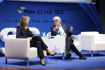 Josep Sánchez Llibre, presidente del Foment del Treball, entrevistado por Amanda Mars, directora de Cinco Días, este lunes.