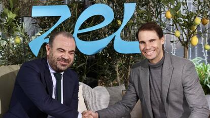 El consejero delegado de Meliá, Gabriel Escarrer, y el tenista Rafael Nadal, durante la presentación de la nueva marca hotelera