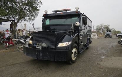 Un grupo de 21 presuntos narcotraficantes detenidos por la &quot;Polic&iacute;a Comunitaria&quot; en Michoac&aacute;n.