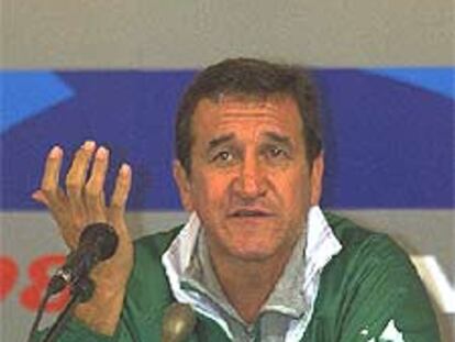 Carlos Alberto Parreira, en 1998, cuando dirigía a Arabia Saudí.