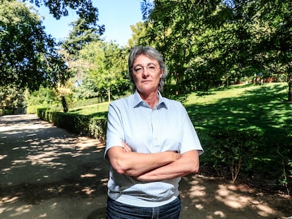 La concejal Marta Higueras, en el parque del Retiro, este martes.