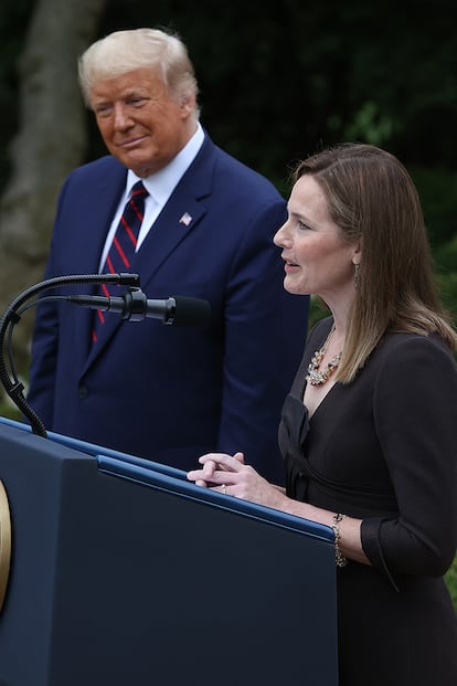 Donald Trump y Amy Coney Barrett.