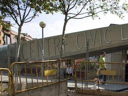 Salida de emergencia de la estación Salut Che Guevara de Badalona.