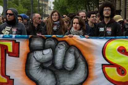 Primera movilizaci&oacute;n social organizada por Frente Social en Par&iacute;s.  