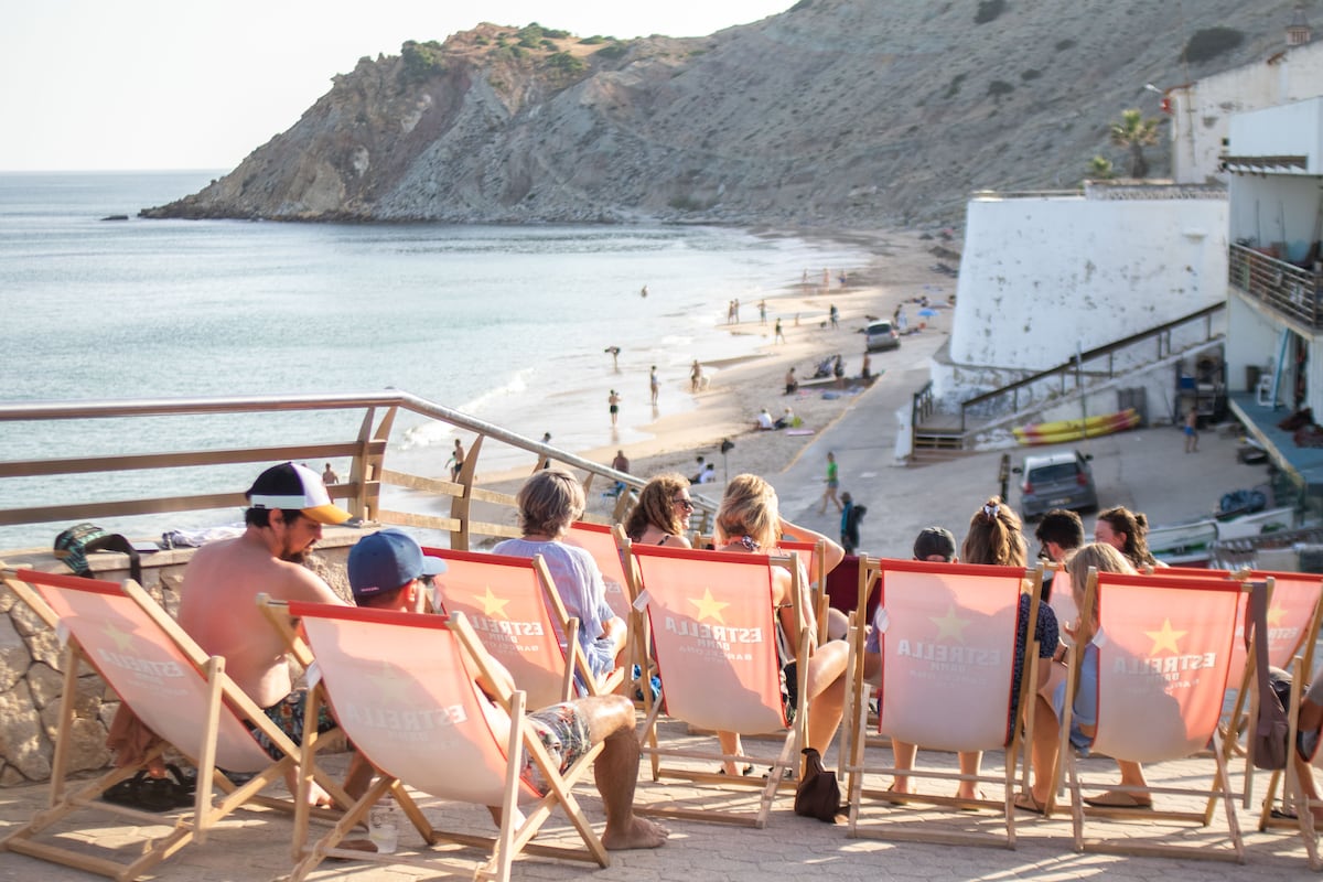 Burgau: playas, delfines y ‘camarão piri piri’ en el Algarve