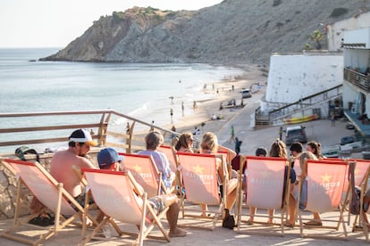 Playa de Burgau en el Algarve de Portugal